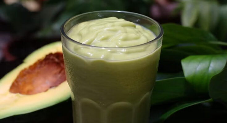 Salmorejo de aguacate